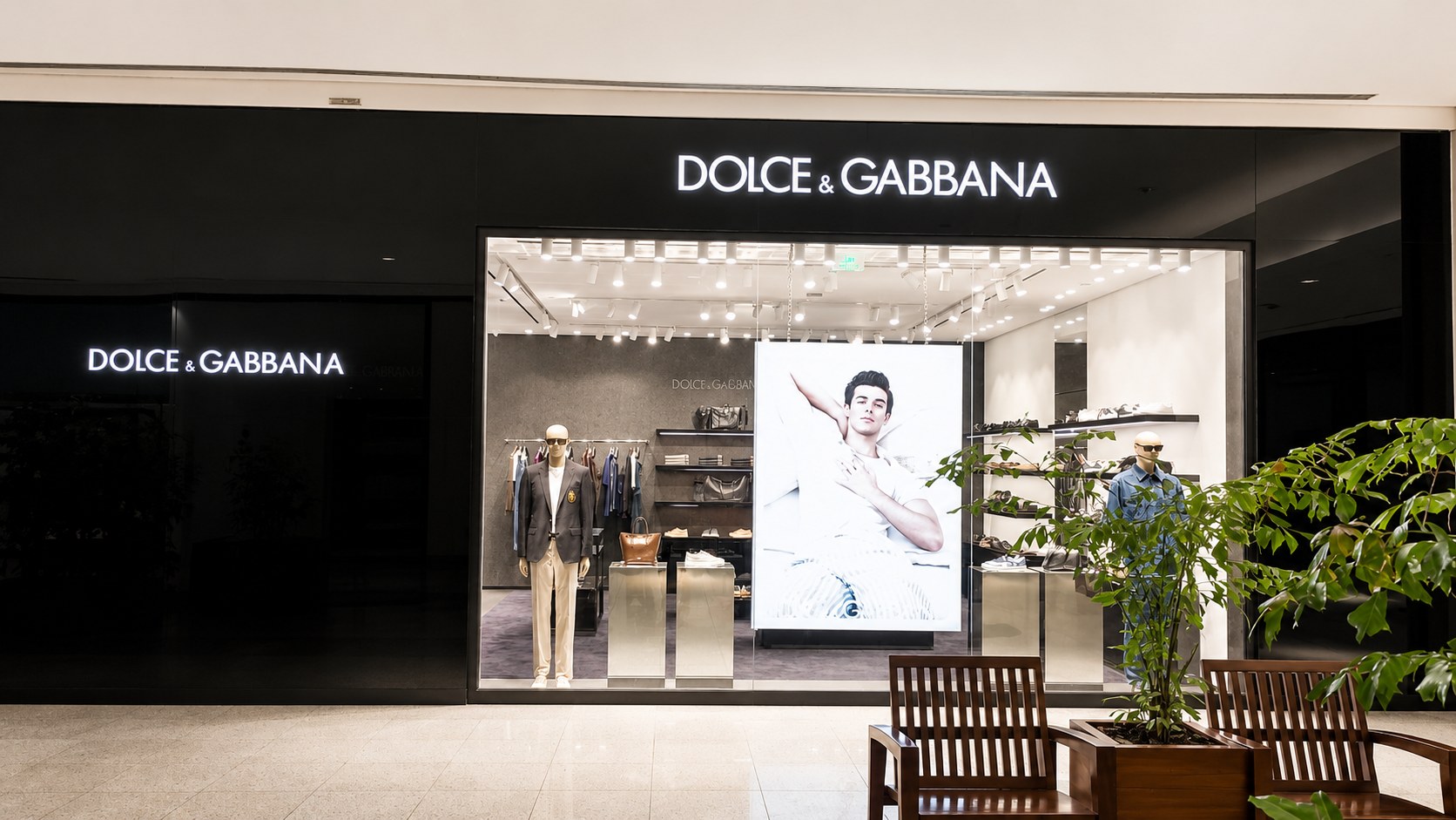 Dolce & Gabbana — obra TLO no Salvador Shopping